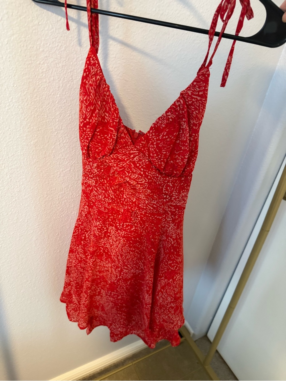 miami Red Printed Tie-Shoulder V-Neck Dress Size XL Francesca’s